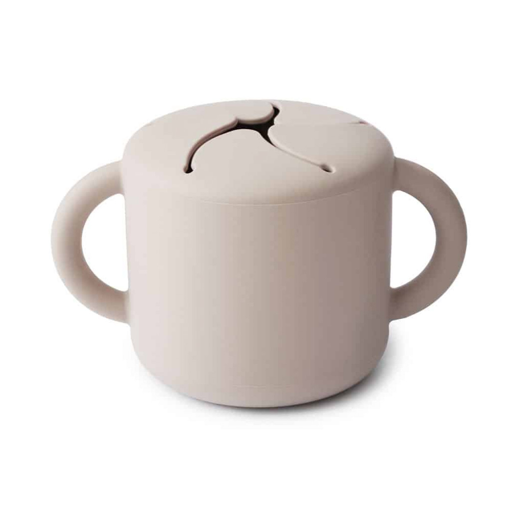 Mushie Silikónový pohárik na snack mushie - ivory