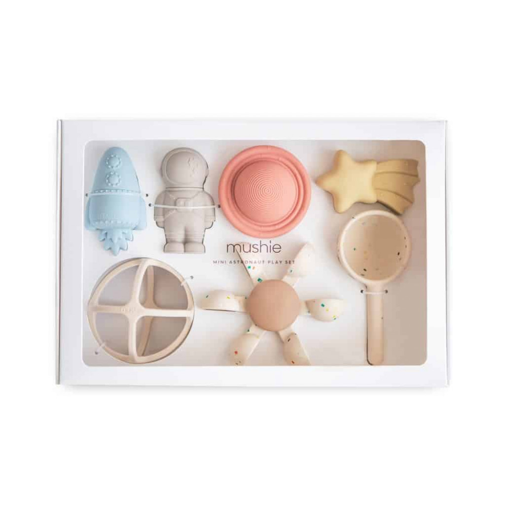 Mushie Darčekový set hračiek mushie - mini astronaut