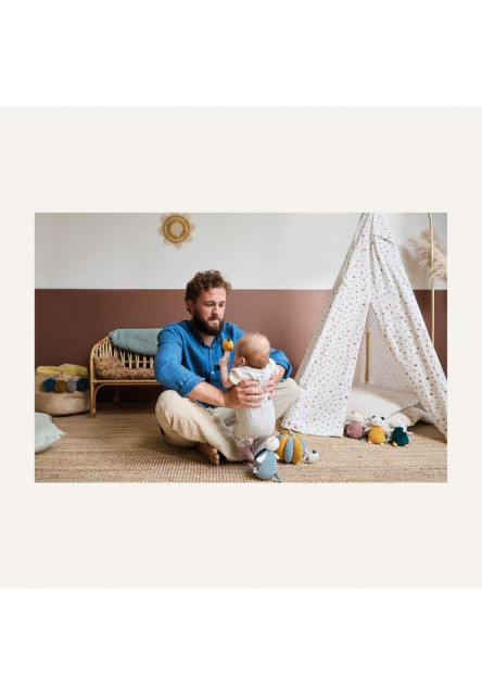 Senzorická textilná hrkálka pre bábätko Stimuli