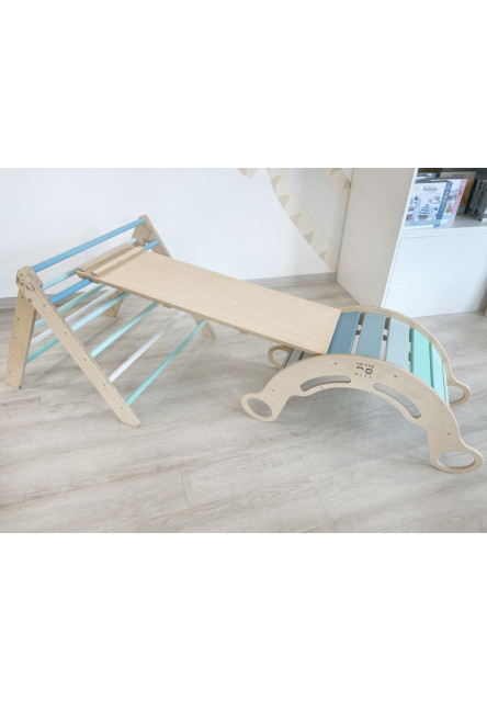 Montessori Piklerovej trojuholník light + doska 2v1 variant: natur okraje, modré priečky