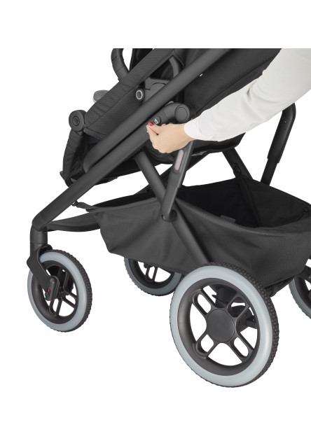 Lila XP kočík Essential Black