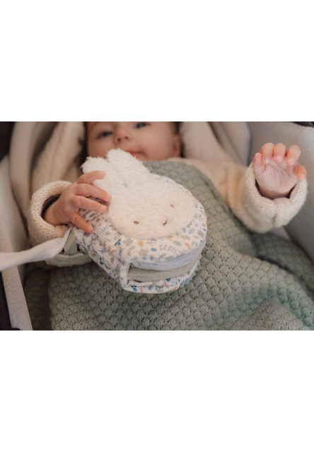 Závesná textilná knižka králiček Miffy Lucky Leaves