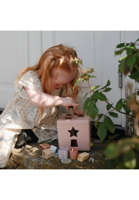 Triediaca hra mushie - shape sorting box