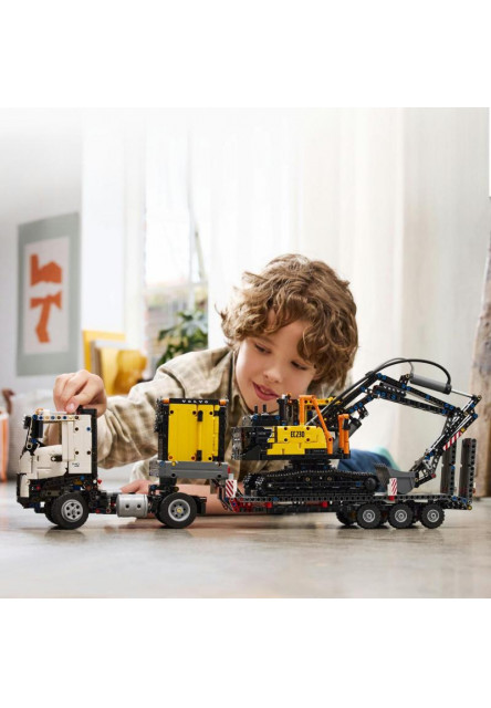 Nákladné auto Volvo FMX a elektrický bager EC230