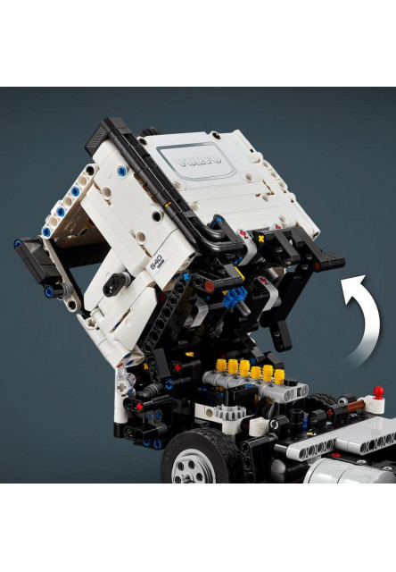 Nákladné auto Volvo FMX a elektrický bager EC230