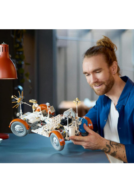 Lunárne prieskumné vozidlo NASA Apollo - LRV