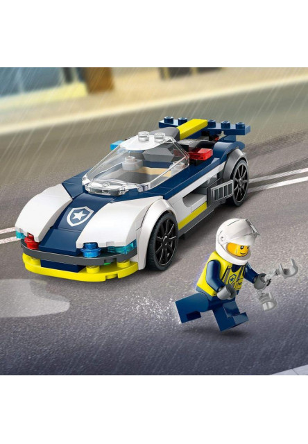 Naháňačka policajného auta a športiak