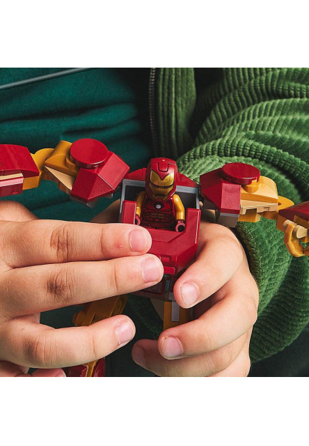 Iron Man v robotickom obleku vs. Ultron