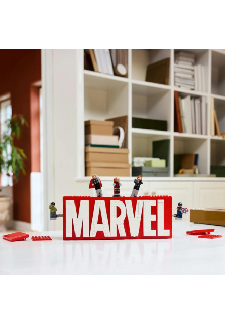Logo MARVEL a minifigúrky