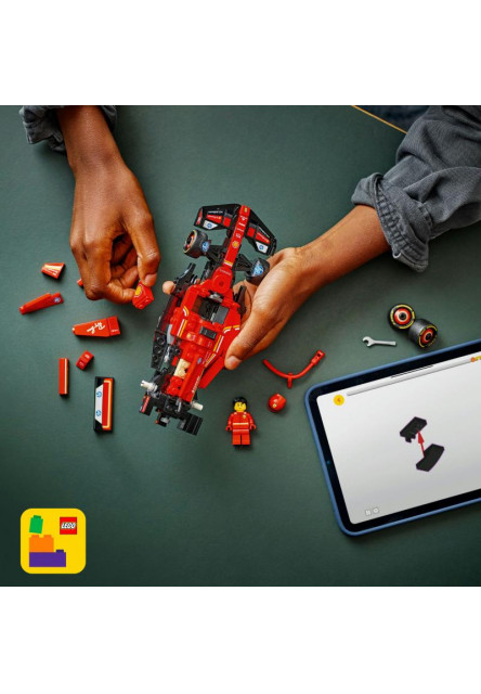 Pretekárske auto Ferrari SF-24 F1®