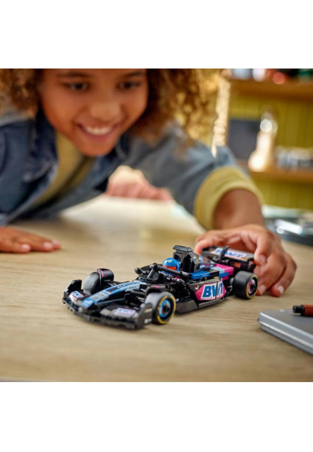 Pretekárske auto BWT Alpine F1® Team A524