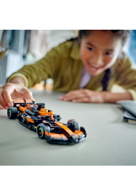Pretekárske auto McLaren F1® Team MCL38