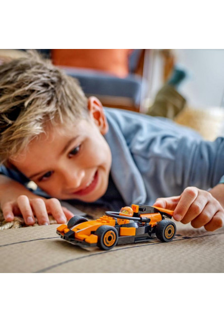 Jazdec F1® s pretekárskym autom McLaren