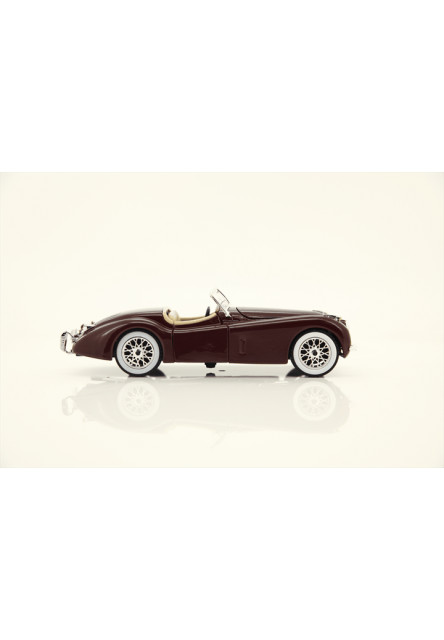 Bburago 1:24 Jaguar XK 120 Roadster (1951) Red