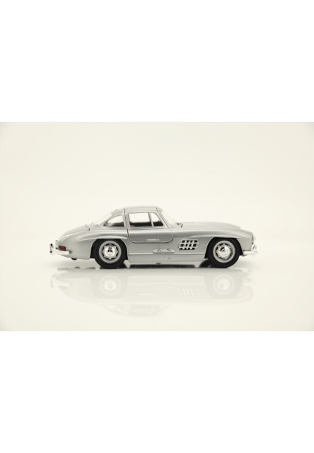 Bburago 1:24 Mercedes Benz 300SL Silver