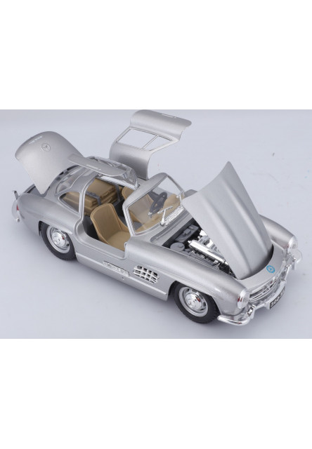 Bburago 1:24 Mercedes Benz 300SL Silver
