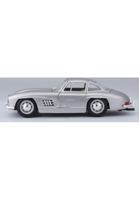 Bburago 1:24 Mercedes Benz 300SL Silver