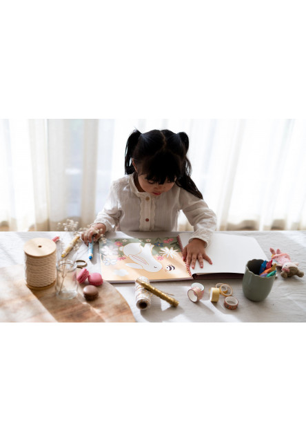 Omaľovánky s pastelkami Záhrada Rosa