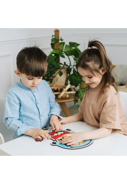 Trefl Drevené puzzle Junior 50 - Minions / Universal Despicable Me 4