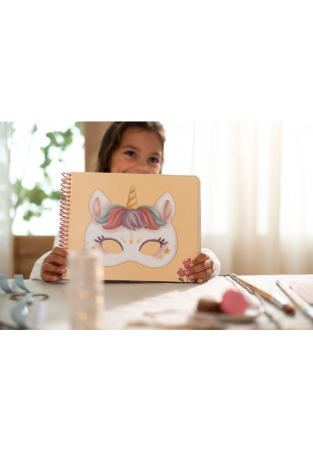 Kniha s vystrihovacími maskami Rosa