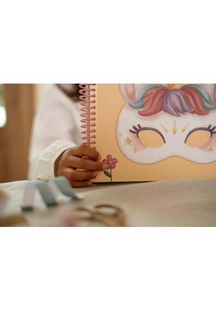 Kniha s vystrihovacími maskami Rosa