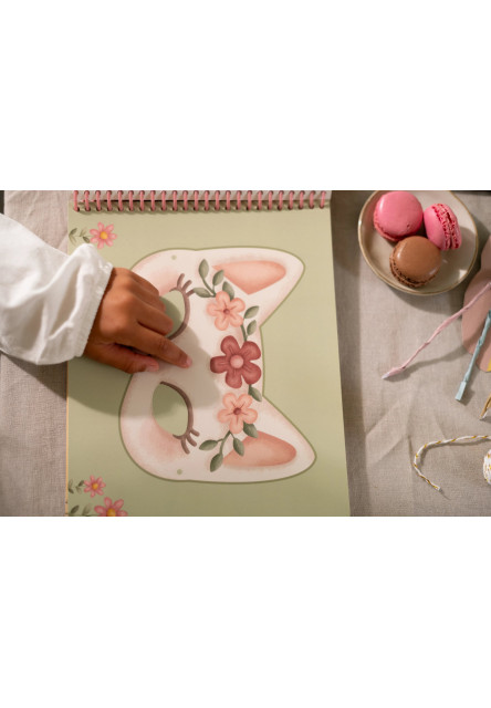 Kniha s vystrihovacími maskami Rosa