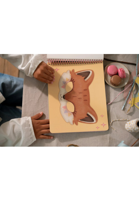 Kniha s vystrihovacími maskami Rosa