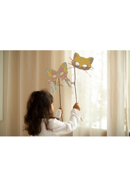 Kniha s vystrihovacími maskami Rosa