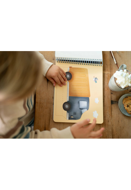 Kniha s vystrihovacími autami Jim