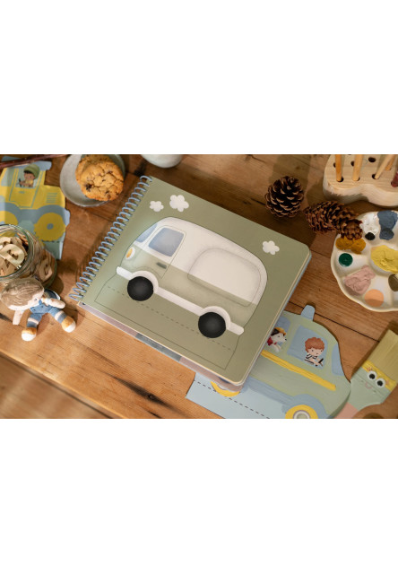 Kniha s vystrihovacími autami Jim