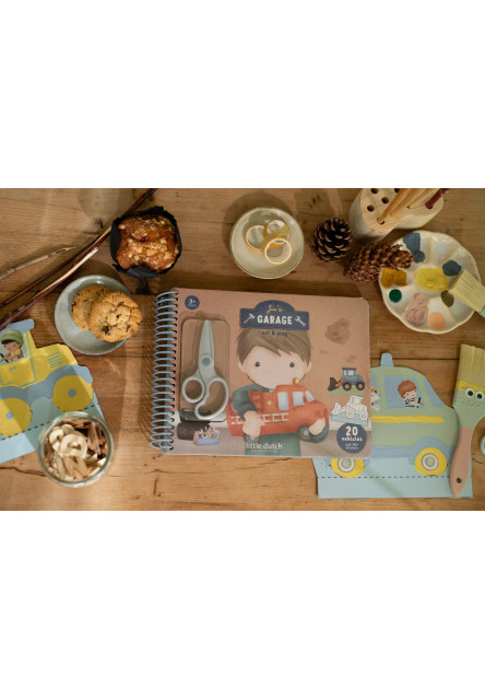 Kniha s vystrihovacími autami Jim