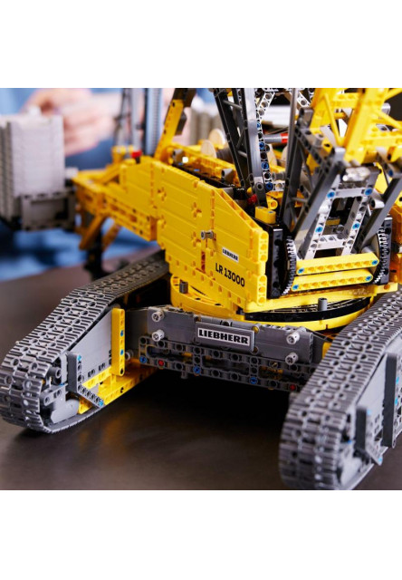 Pásový žeriav Liebherr LR 13000