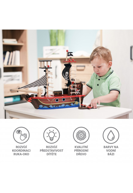 Drevená pirátska loď