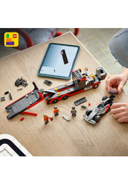 Výstavný nákladiak F1® s pretekárskym autom Audi F1®