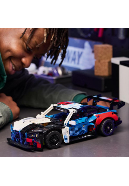 Pretekárske auto BMW M4 GT3 EVO