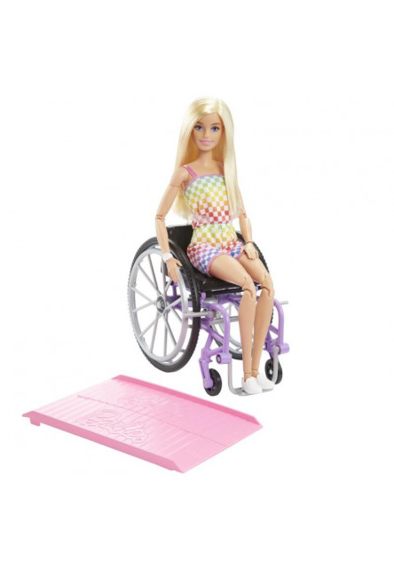 Barbie modelka na invalidnom vozíku v kockovanom overale 