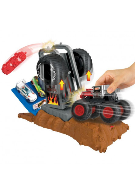 HW MONSTER TRUCKS ARÉNA: ZÁVODNÁ VÝZVA HERNÝ SET ASST