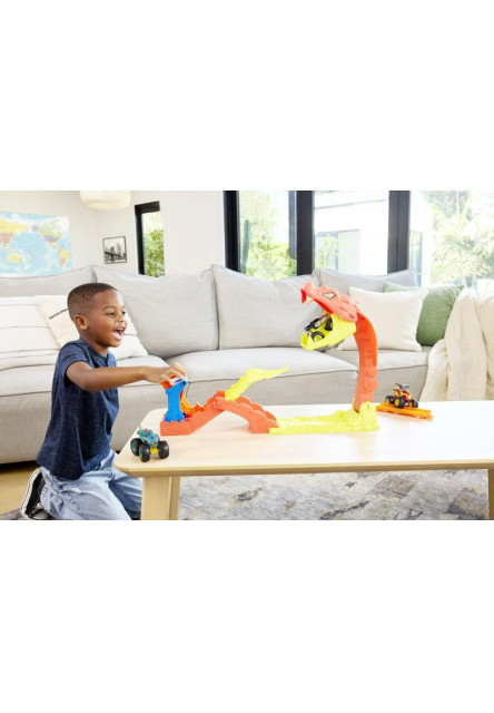 Hot Wheels MONSTER TRUCKS SNAKE SLAM TAKEDOWN