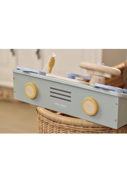 Pult s aktivitami a volantom drevený