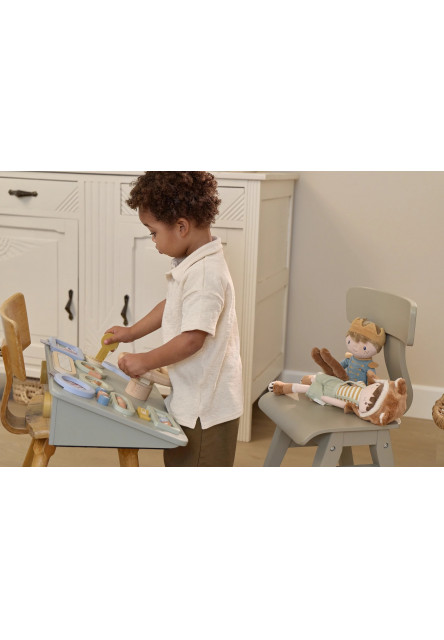 Pult s aktivitami a volantom drevený