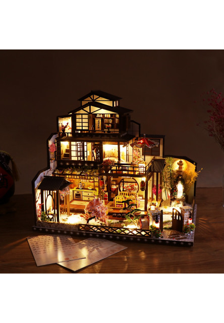 Miniatúra domčeka Honosná sakurová vila