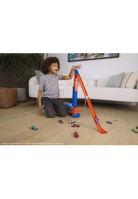 Hot Wheels ťahač s vysokou dráhou  