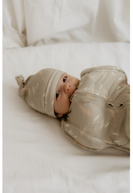 Zavinovačka Sleepee Second Step Swaddle s čepičkou zdarma Blossom