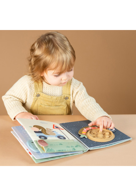 Knižka s aktivitami Tiny Traveler Busy Book