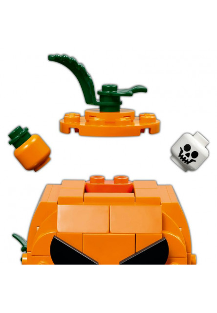 Pick-up s halloweenskymi tekvicami
