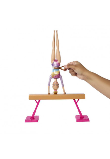 Barbie gymnastka na kladine 