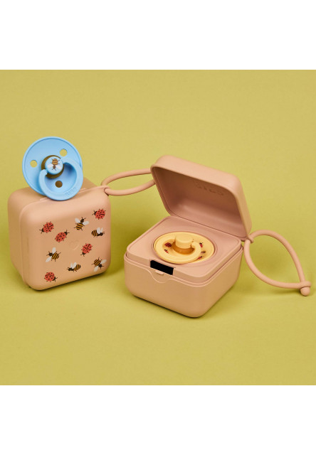 BIBS STUDIO Krabička na cumlíky (Ladybug Bumblebee Mix Blush)